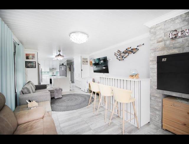 2 BEDROOM TOWNHOUSE FOR SALE IN ISLAND VIEW